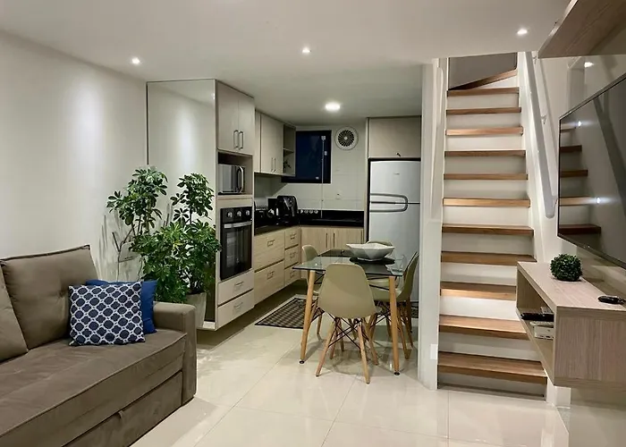 Apartamento impecável ao lado da Praia Grande para até 8 pessoas