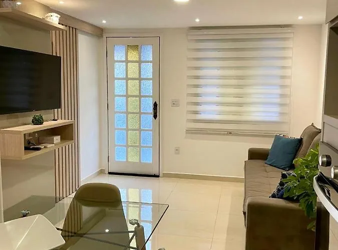 Apartamento impecável ao lado da Praia Grande para até 8 pessoas